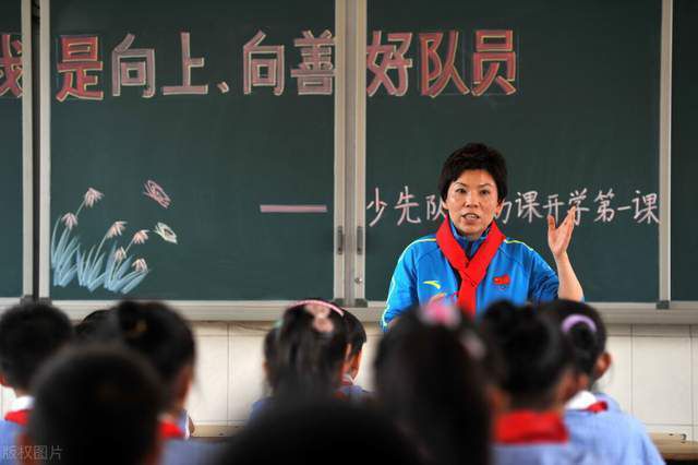 纽卡斯尔联一月有意菲利普斯 更倾向于租借交易天空体育报道，纽卡斯尔有意曼城后腰菲利普斯，但一月份他们更倾向于寻求以租借形式完成这笔交易。